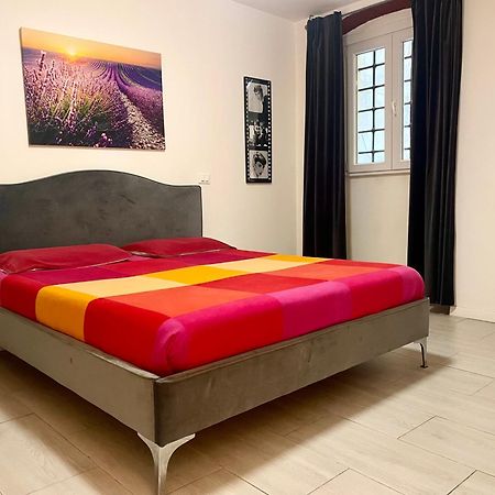 New Apartment 2 Minute From The Port 利沃诺 外观 照片